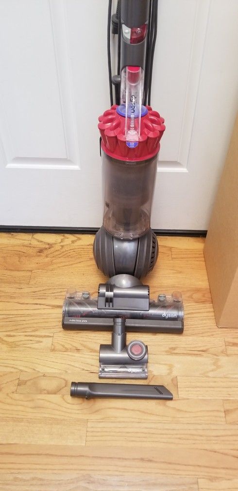 NEW Cond DYSON BIG BALL ANIMAL VACUUM WITH COMPLETE ATTACHMENTS , AMAZING POWER SUCTION , WORKS EXCELLENT , IN THE BOX