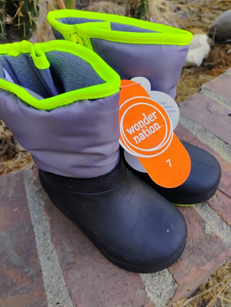 New Rain / Snow Boot Sz 7c _$13