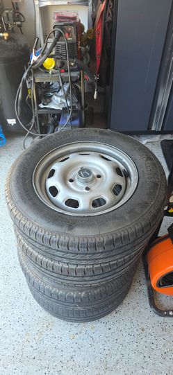 1990 Honda Civic wheels and tires