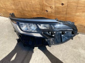 2021-2023 headlight Toyota Sienna  OEM right passenger side