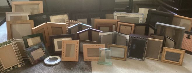 38 PICTURE FRAMES
