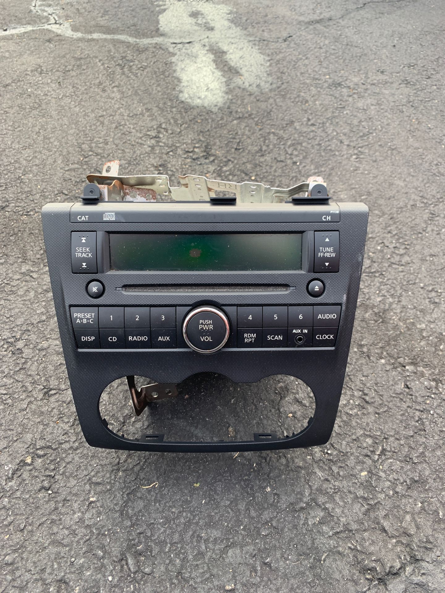 2009 Nissan CD and Radio player