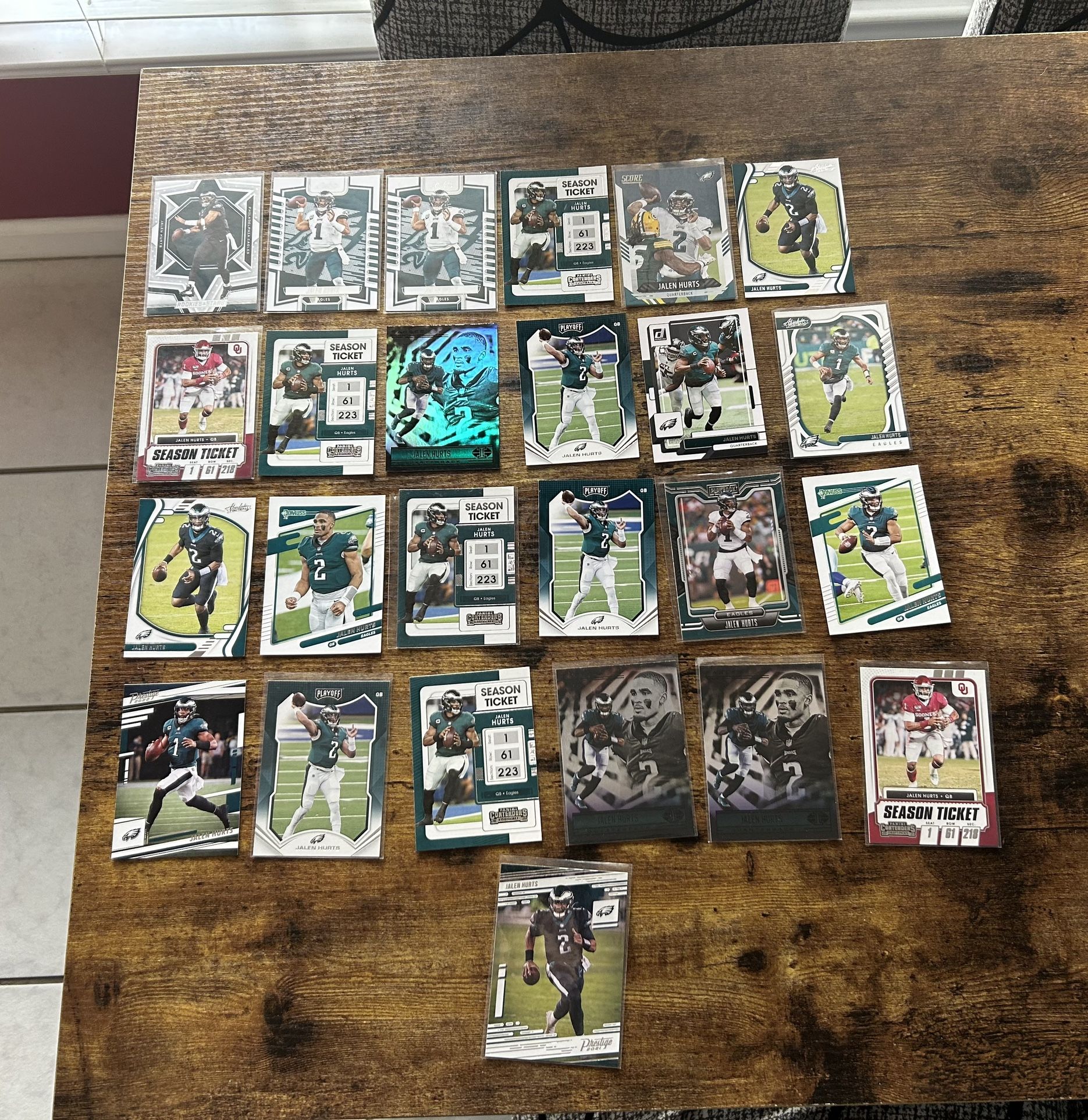 Jalen Hurts 25 Card Lot EAGLES