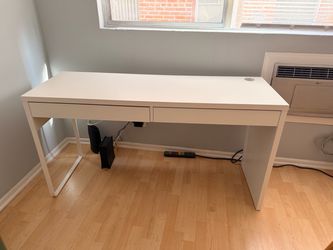 White modern desk IKEA