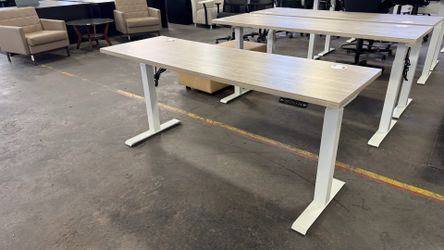 HON Electric Sit & Stand Table W/ Memory 70″W