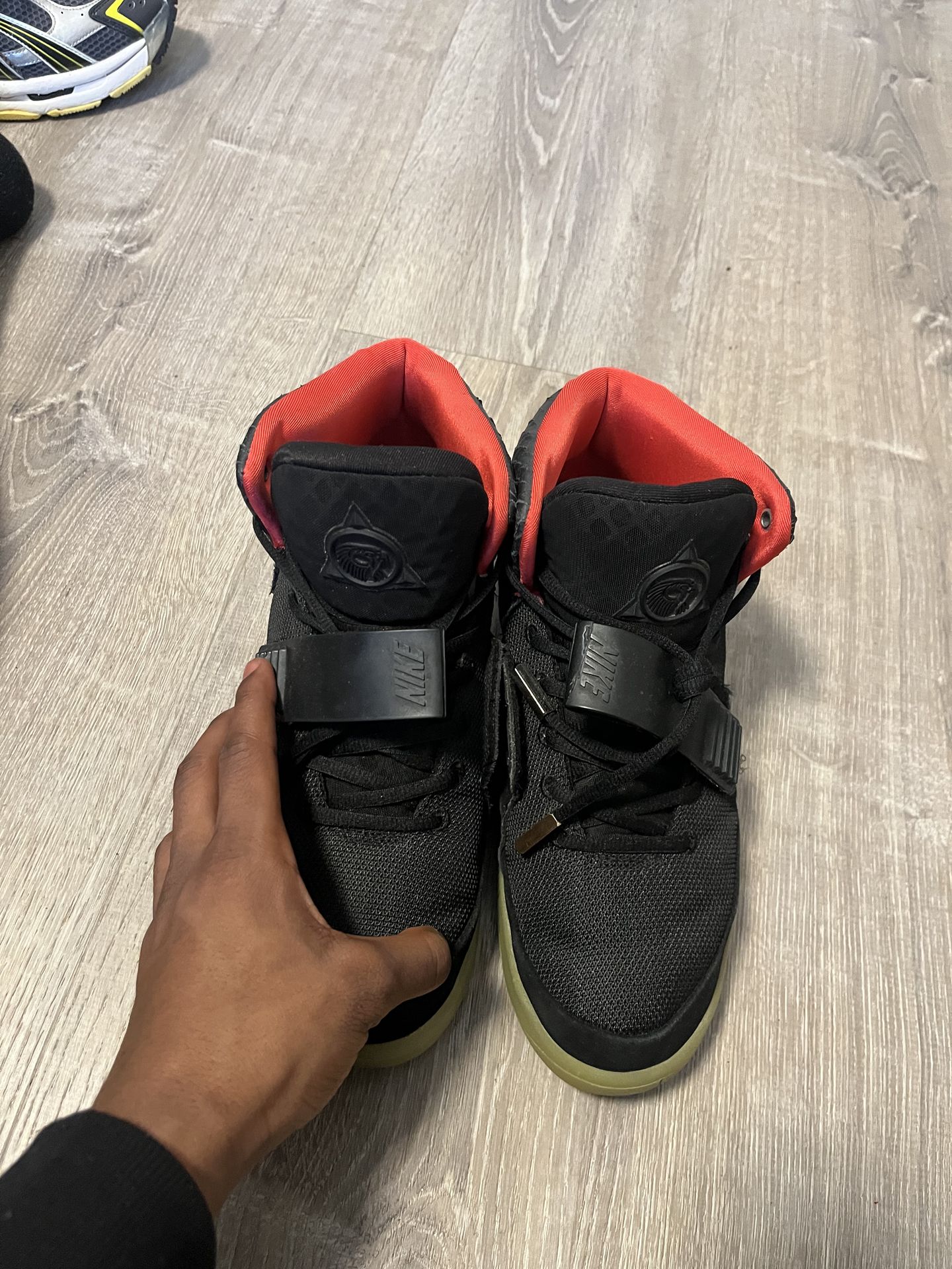 Nike x Yeezy air solor red 2