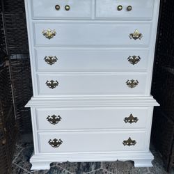 Dresser KING CAID 7 drawers wood real  read the description   $169  I do not accept offers, it has 5 layers of paint, it is a lot of work... only peop