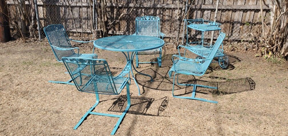 Russell Woodard "Briarwood Collection" wrought iron high back spring base chair by Woodard