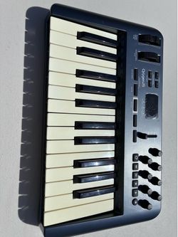 M-Audio Oxygen 25 USB MIDI Keyboard Controller