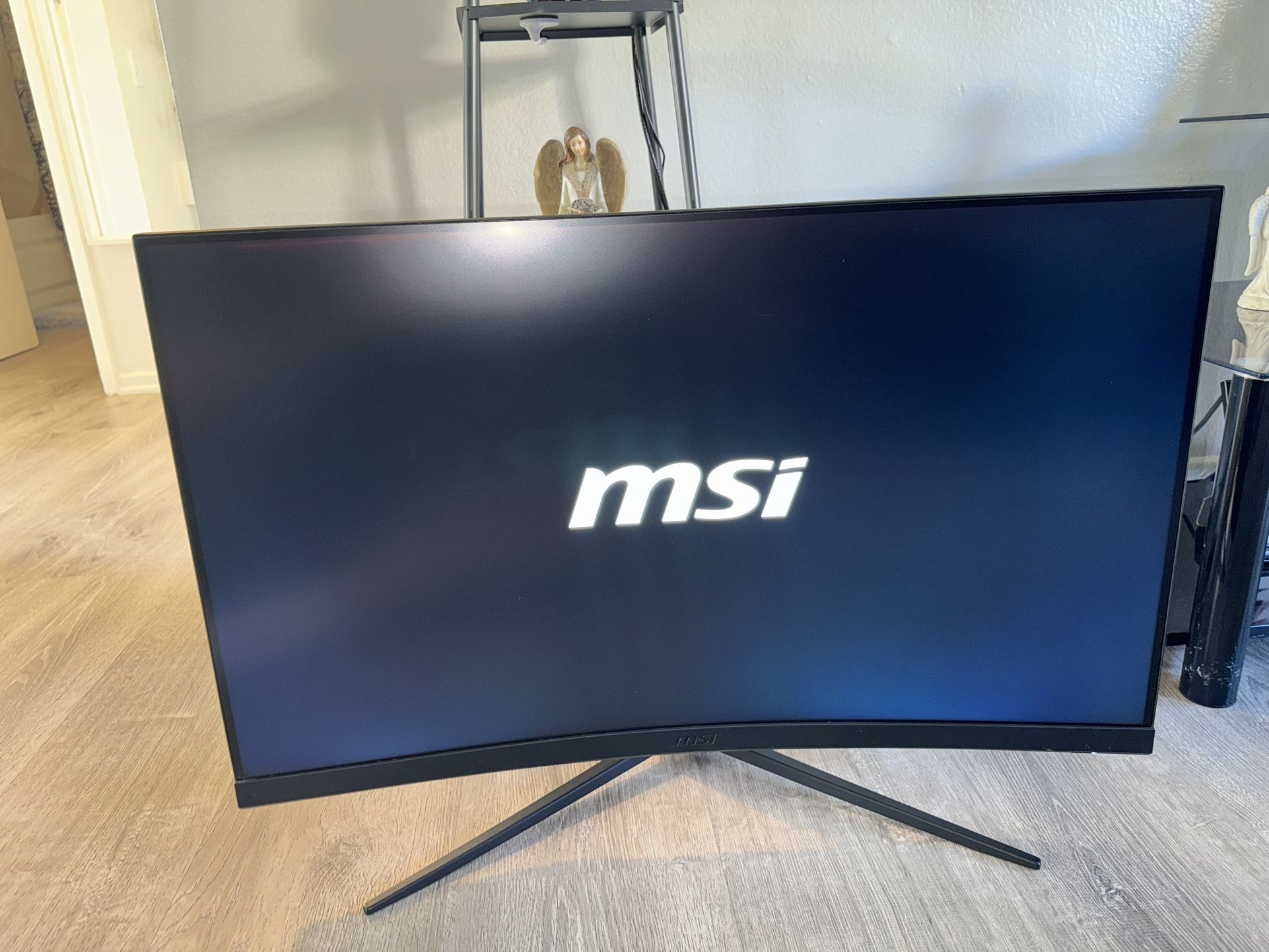 MSI GAMING MONITOR 31.5” Curved Great Condition!