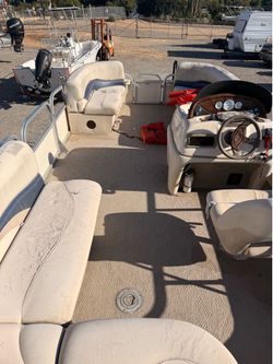 2008 20ft Sun Tracker Party Barge with trailer