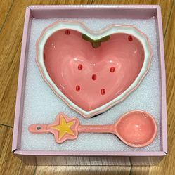 ceramic heart-shaped bowl(new) One set is $5, two sets are $8