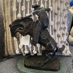 VINTAGE FREDERIC REMINGTON STATUE 