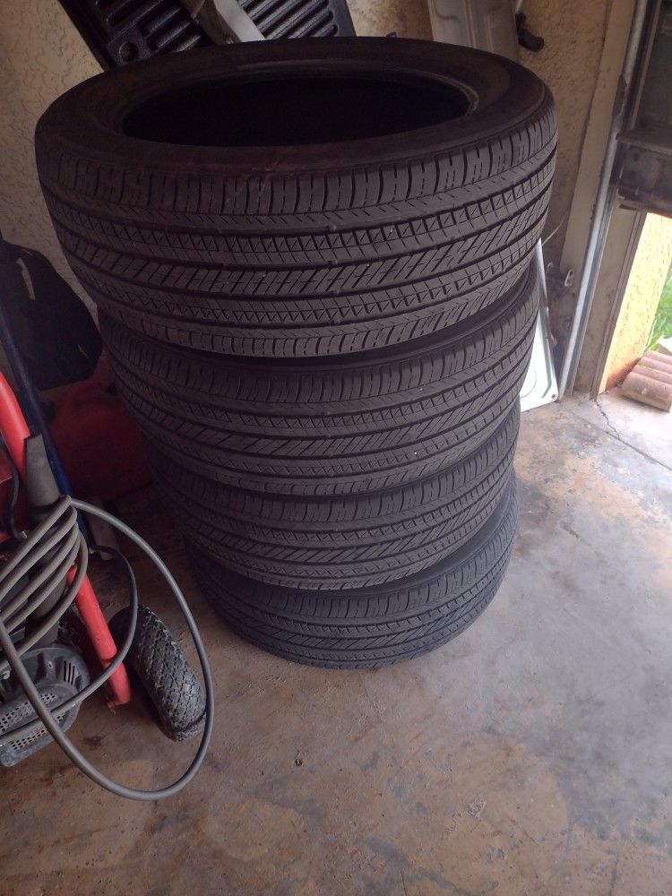 Tires Bridgestone 235/55R/19