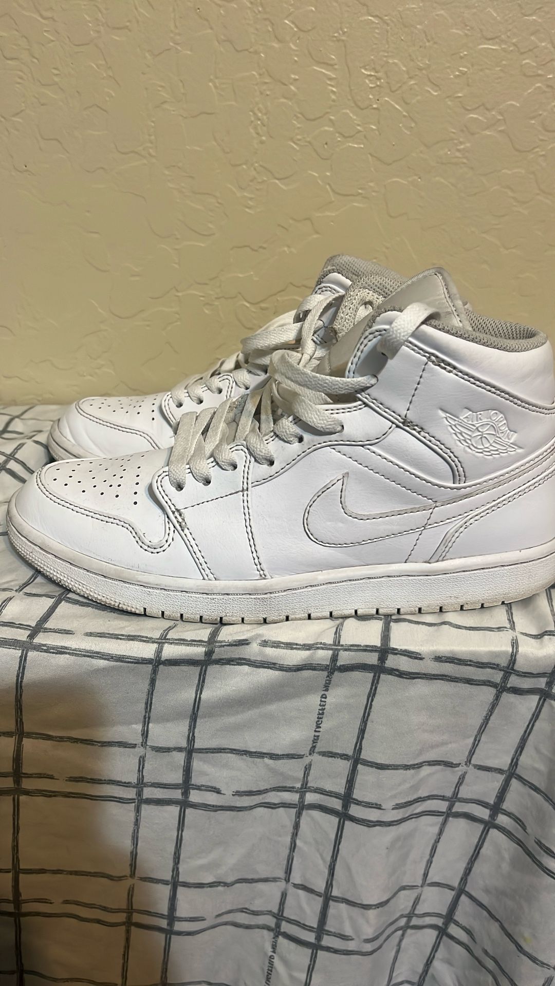 Jordan 1 Mid Triple White