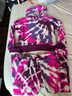 Girls size 7/8 sweatsuit outfit.