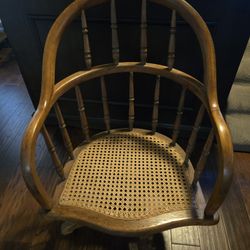 Vintage WINDSOR Swivel Chair