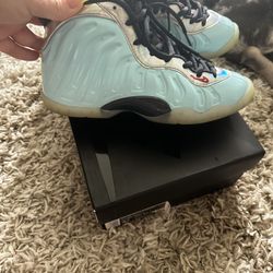 Unisex Foamposotes Youth Size 4