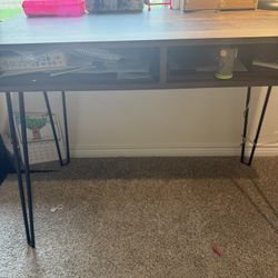 Desk With Lamp