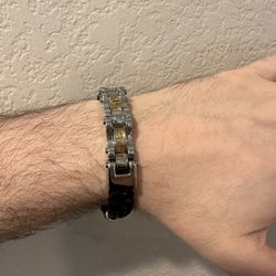 Men’s leather and stainless steel bracelet