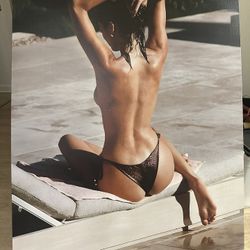 Brand New Canvas Print - Kendall Jenner 40x30 Inches
