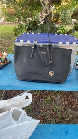 Michael kors shoulder purse exelent conditions Michael kors shoulder purse exelent conditions Michael kors shoulder purse exelent conditions Michael k