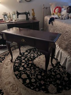 Entry Table / Desk
