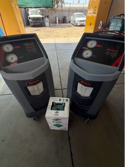 Evac and recharge with professional Automotive AC Machine