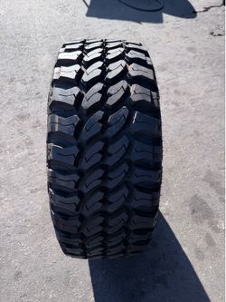 (1) Pro Comp Xtreme MT2 305/65R17