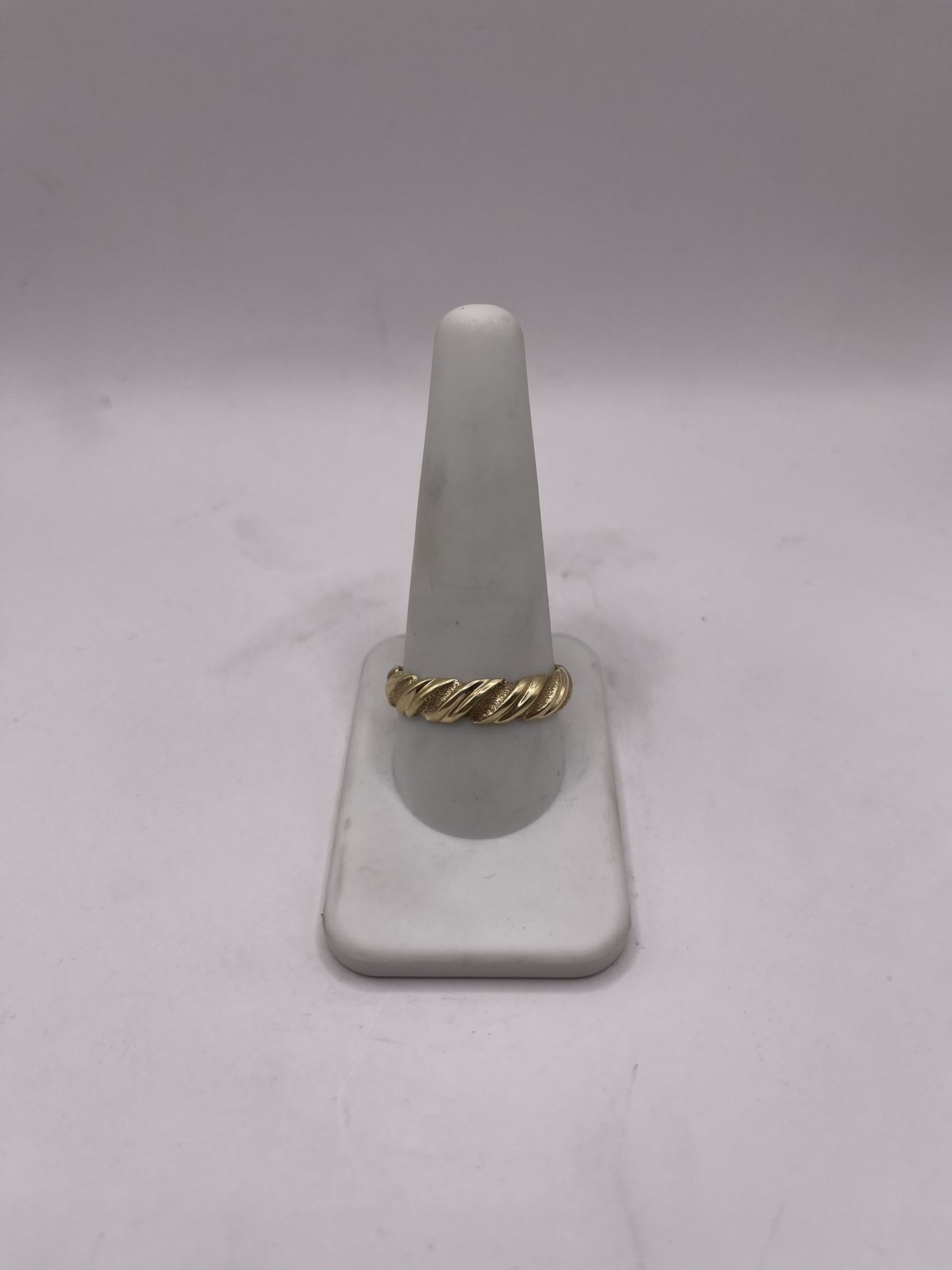 14kt Gold Engagement Style Band w/ Twist Design