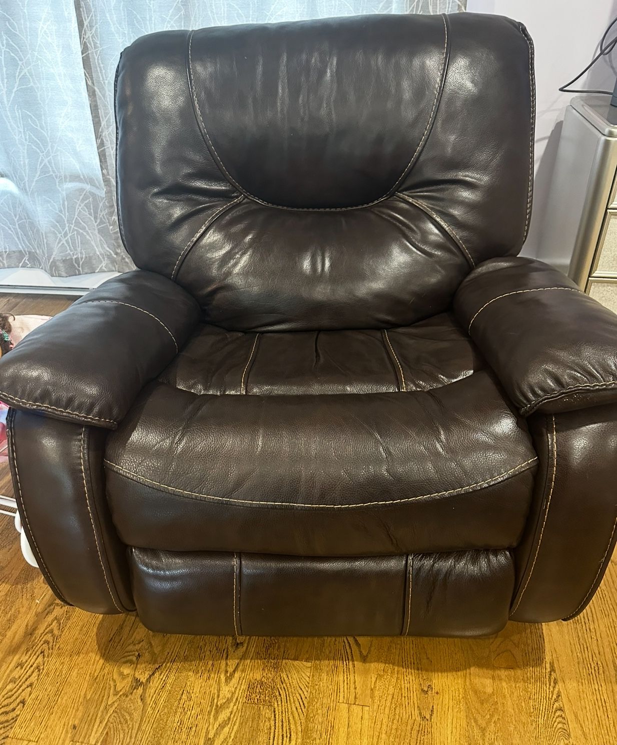 Leather Reclaiming Chair 