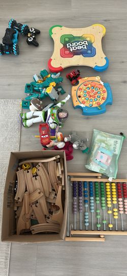 All children‘s toys are sold in packages.