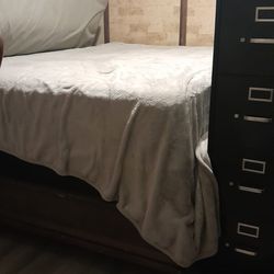 Bedroom Set for Sale - Juego De Dormitorio En Venta