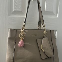 Nine West.  Cream  And Gold Color. 