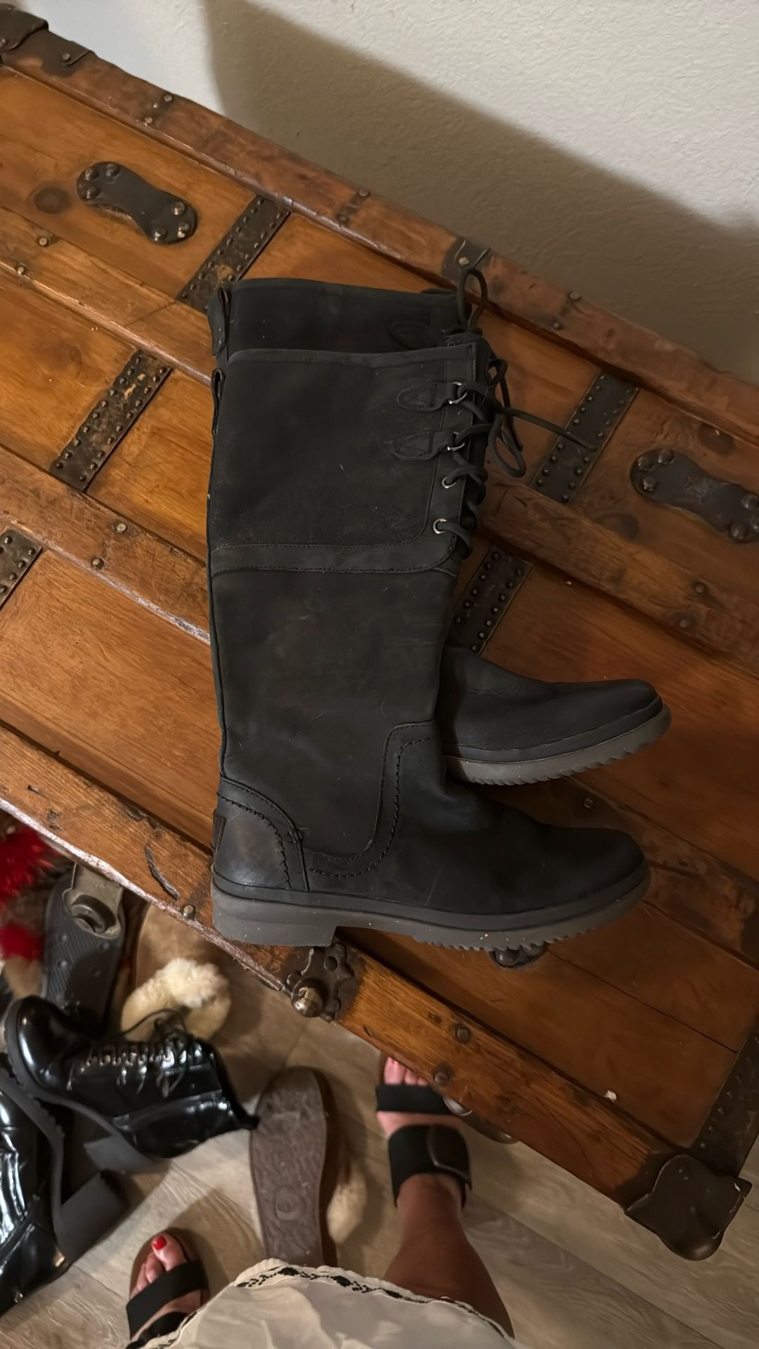 Black Leather Uggs Size 7