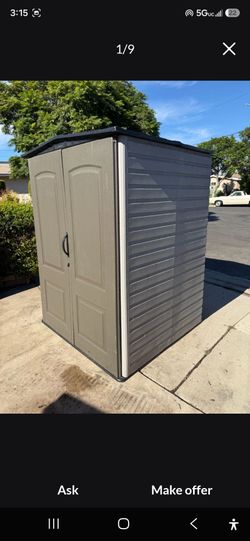 Rubbermaid Roughneck Vertical  Plastic Resin Vinyl Outdoor Storage Shed Excellent Condition