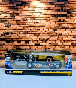 Maisto DESIGN Elite Transport 1957 CHEVY FLATBED & 1971 CHEVROLET CAMARO Z/28