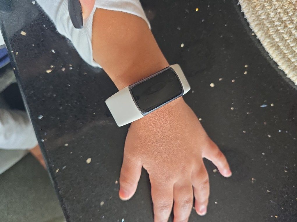 Fitbit Charge 5