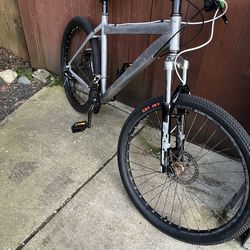 2004 Specialized Rock Hopper Pro Mountain Bike