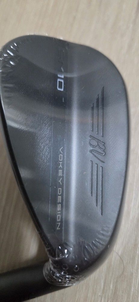 Brand New Black Titleist Vokey SM10 50 degrees Gap wedge F grind 10 drg bounce wedge flex