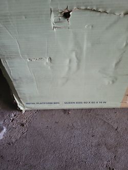 Zinus Queen Bed Metal Frame.. In Box.