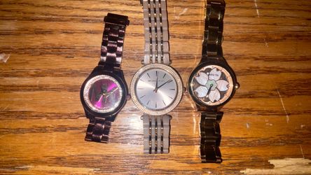 Women 2 Micheal Kors and 1 Invicta watch