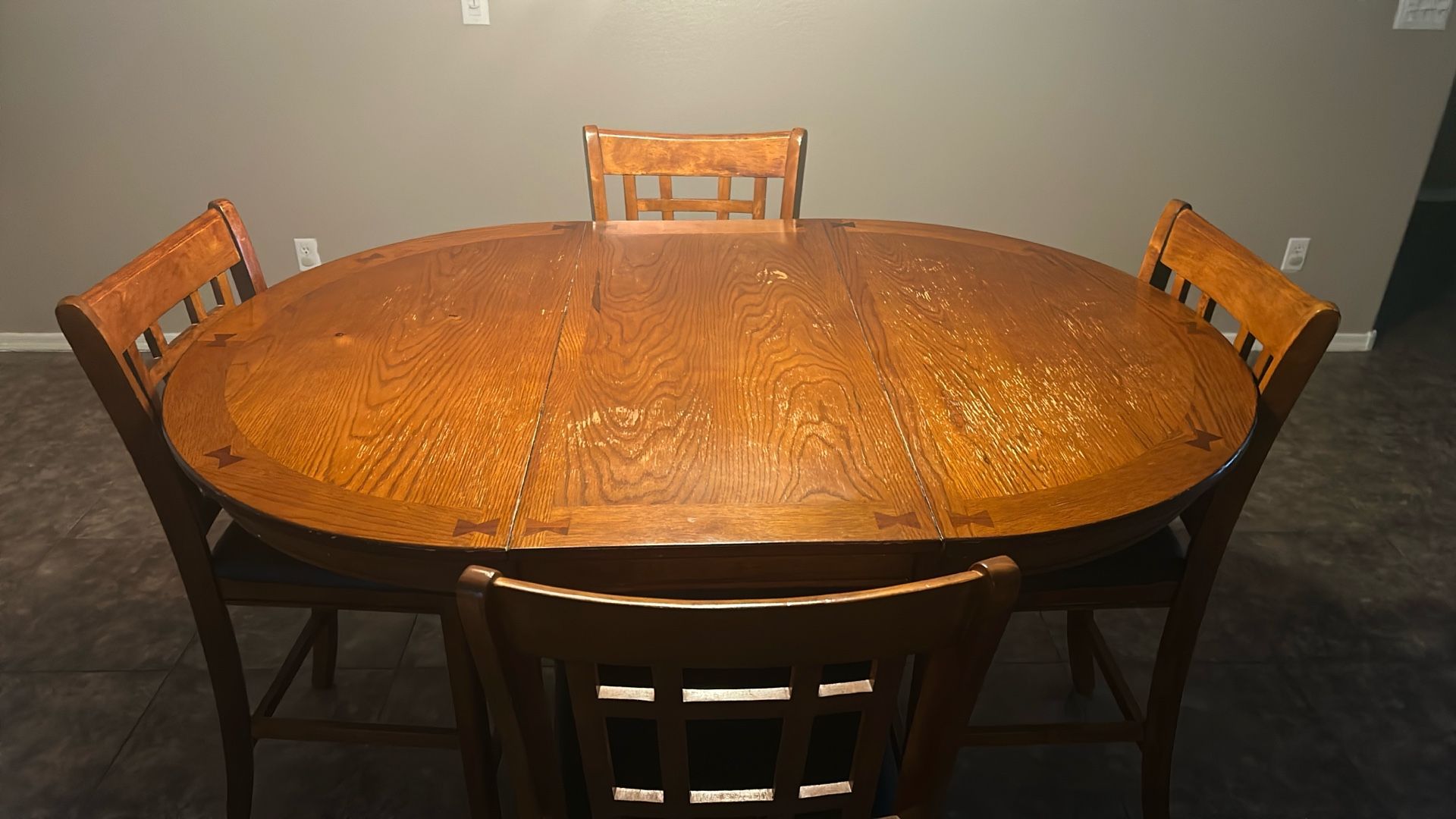 42” Round Table W/4 /24” Stools