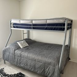 Bunk bed with mattress 