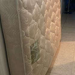 Free matress / colchón gratis