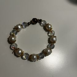 Pearl Bracelet With Gold And Crystal