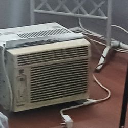 Ac Unit Selling Because It Is An Extra Taking Up Room