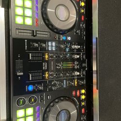 Pioneer DJ- DDJ 800 and Travel Case