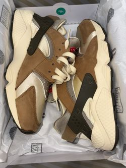Stussy x Nike Air Hurache LE ‘Desert Oak’