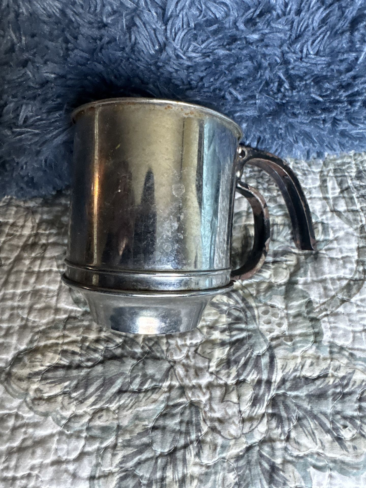 Vintage 1-Cup Metal Hand Squeeze Flour Sifter - Farmhouse Kitchen Charm 